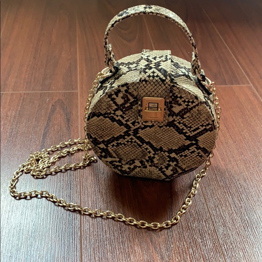 Purse - Picture 1 of 1